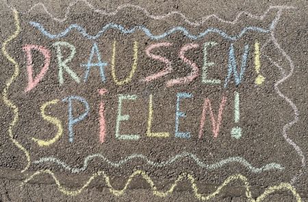 DRAUSSEN-SPIELEN.jpg